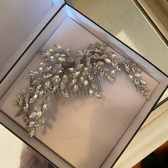 Kleinfeld’s Michelle Roth Madison Bridal Headpiece - Picture 3 of 5